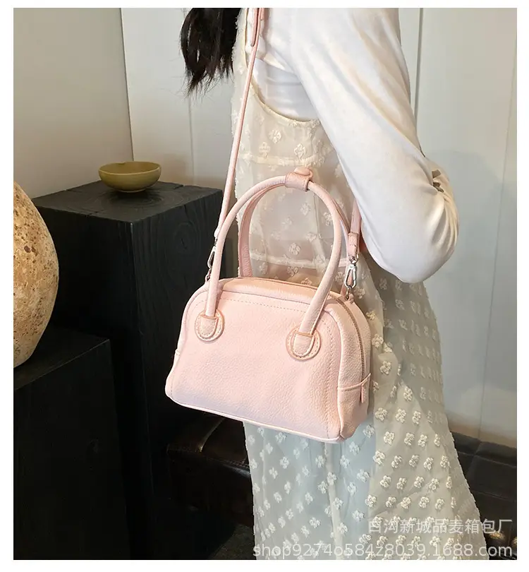 Black French Niche Shoulder Bag for Women 2026 — feature 1