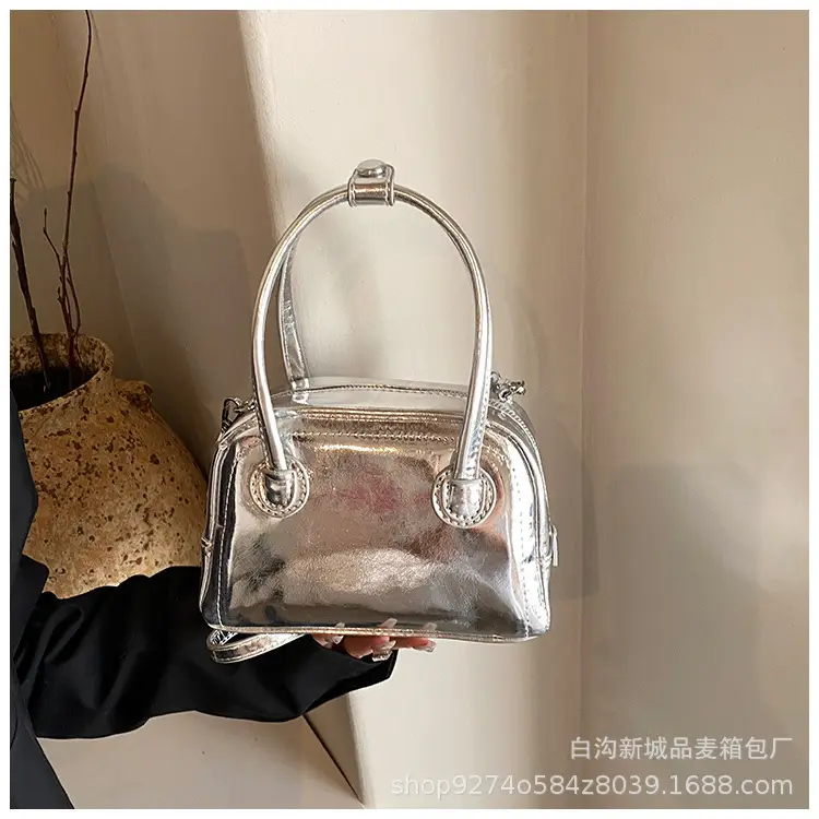 Black French Niche Shoulder Bag for Women 2026 — feature 14