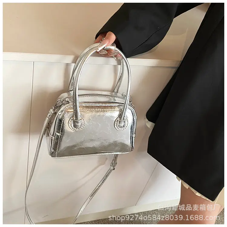 Black French Niche Shoulder Bag for Women 2026 — feature 15
