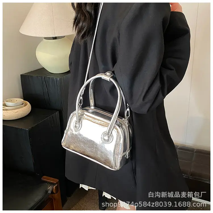 Black French Niche Shoulder Bag for Women 2026 — feature 16