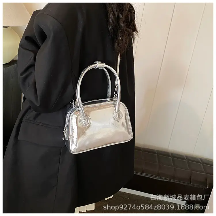 Black French Niche Shoulder Bag for Women 2026 — feature 17