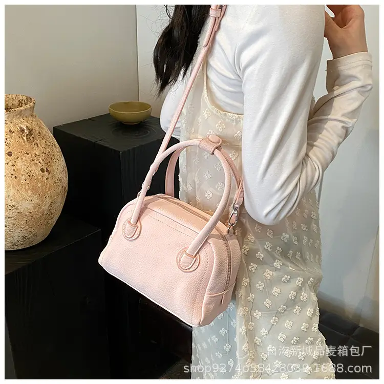 Black French Niche Shoulder Bag for Women 2026 — feature 24