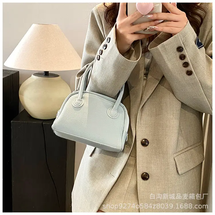 Black French Niche Shoulder Bag for Women 2026 — feature 27