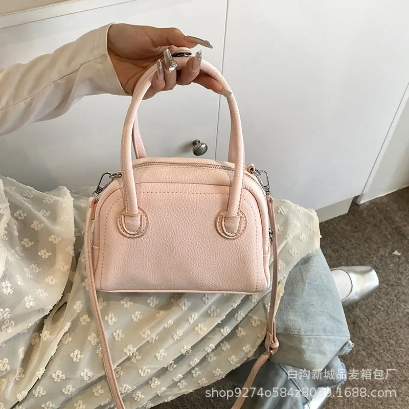 Black French Niche Shoulder Bag for Women 2026 - Image 4