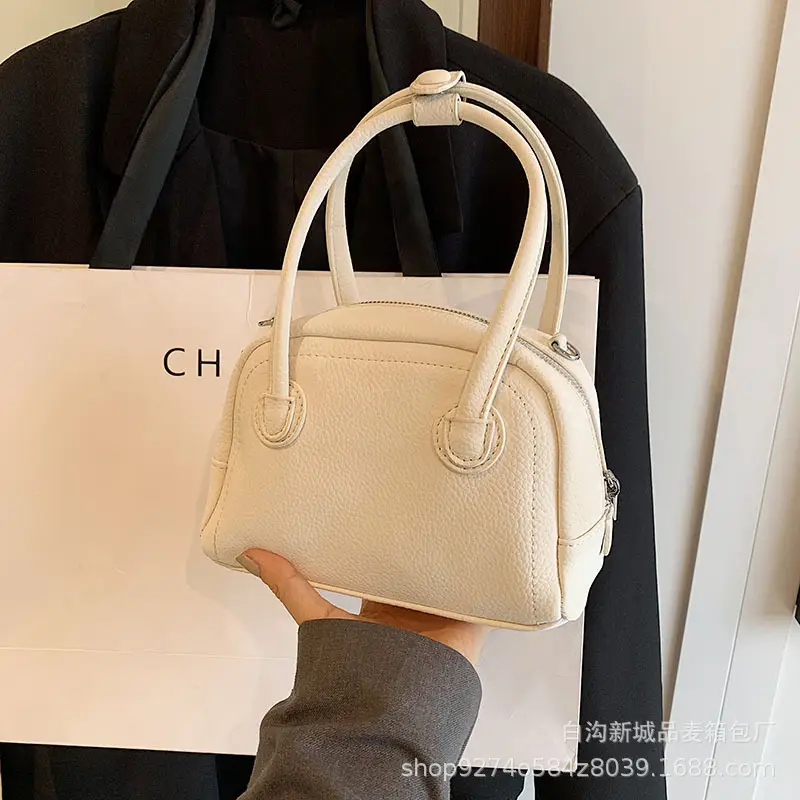 Black French Niche Shoulder Bag for Women 2026 - Image 5
