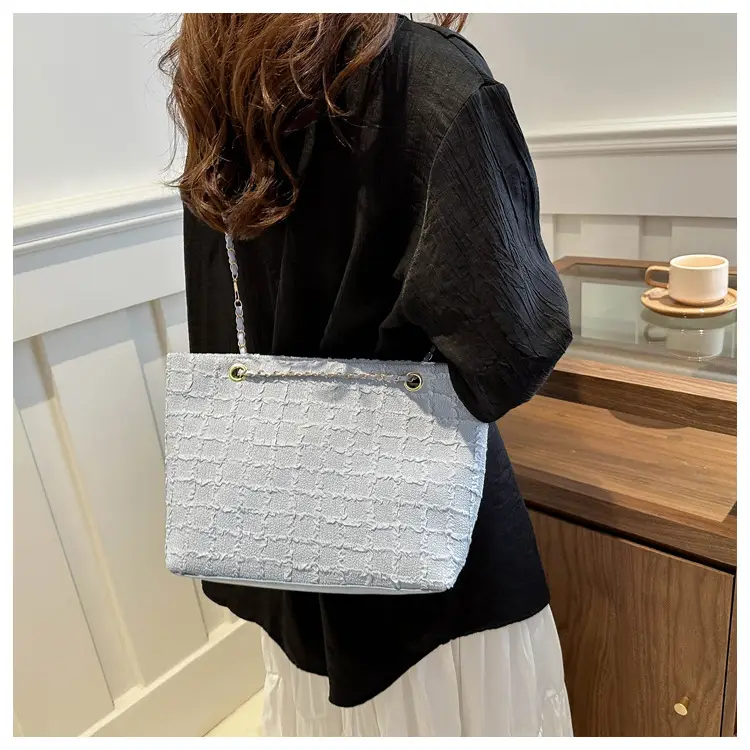 Grey Chain Shoulder Bag for Women 2024 Spring Summer — feature 10