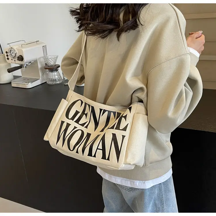 Women's Black "Gentle Woman" Shoulder Bag 2024 — feature 7