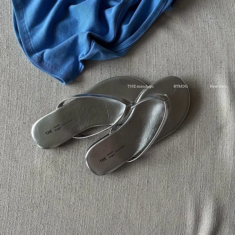 Silver Flip-flops Women's 2024 Summer Outer Wear Fashionable Soft Bottom Sandwich Slippers Beach Slippers Large Size Flip-flops - Image 4