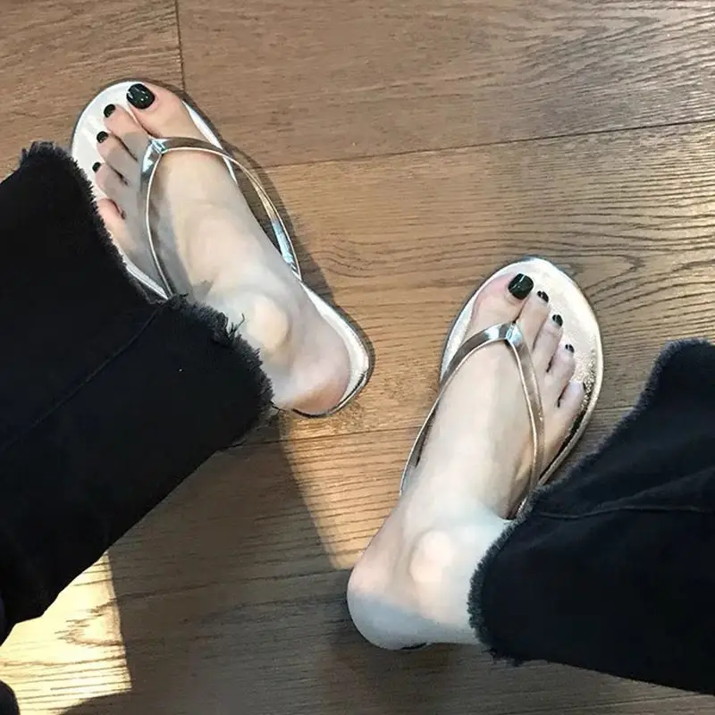 Silver Flip-flops Women's 2024 Summer Outer Wear Fashionable Soft Bottom Sandwich Slippers Beach Slippers Large Size Flip-flops - Image 6