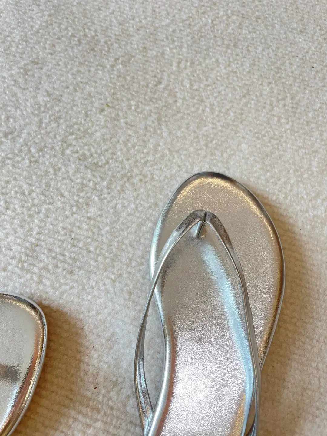 Silver Flip-flops Women's 2024 Summer Outer Wear Fashionable Soft Bottom Sandwich Slippers Beach Slippers Large Size Flip-flops — feature 3