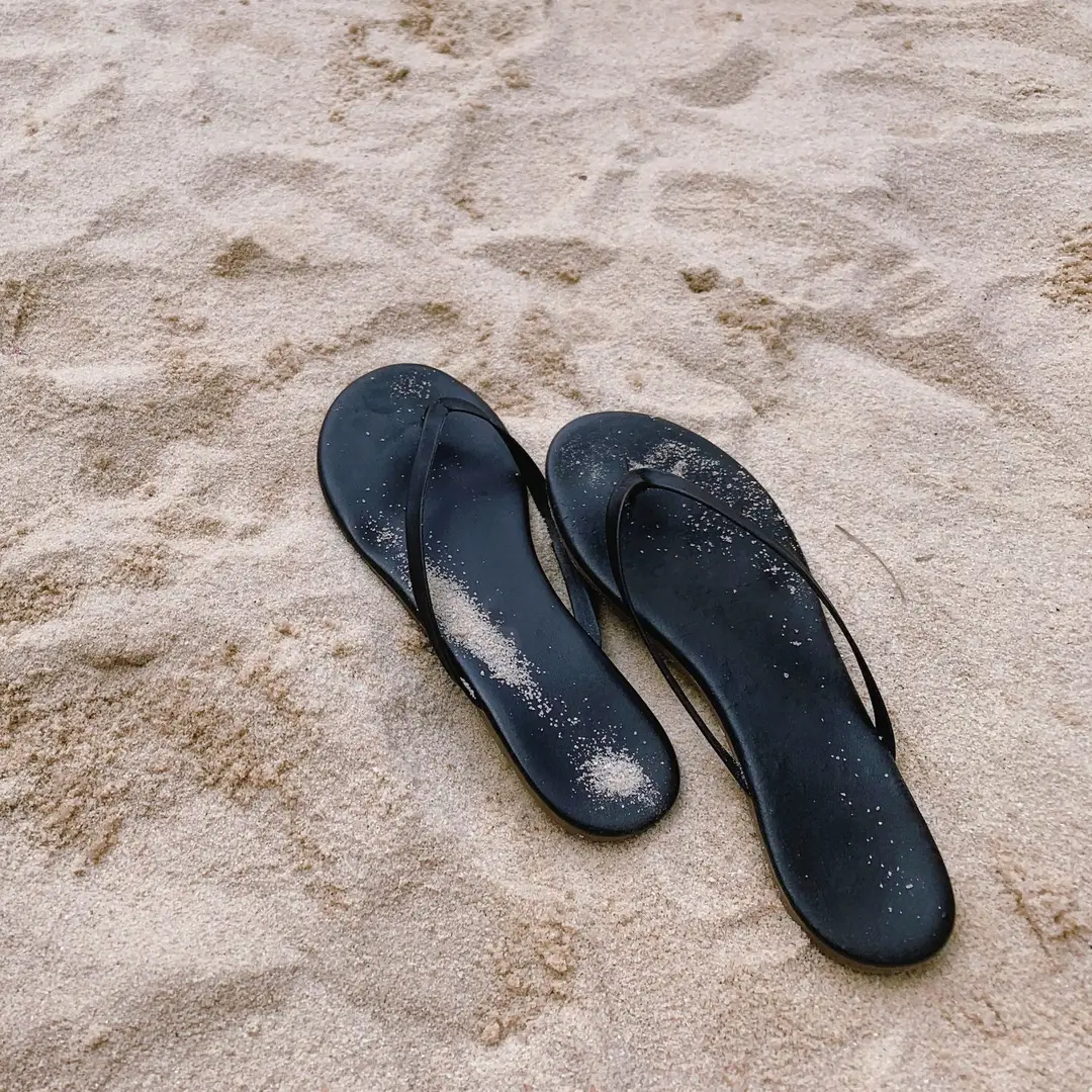Silver Flip-flops Women's 2024 Summer Outer Wear Fashionable Soft Bottom Sandwich Slippers Beach Slippers Large Size Flip-flops — feature 4
