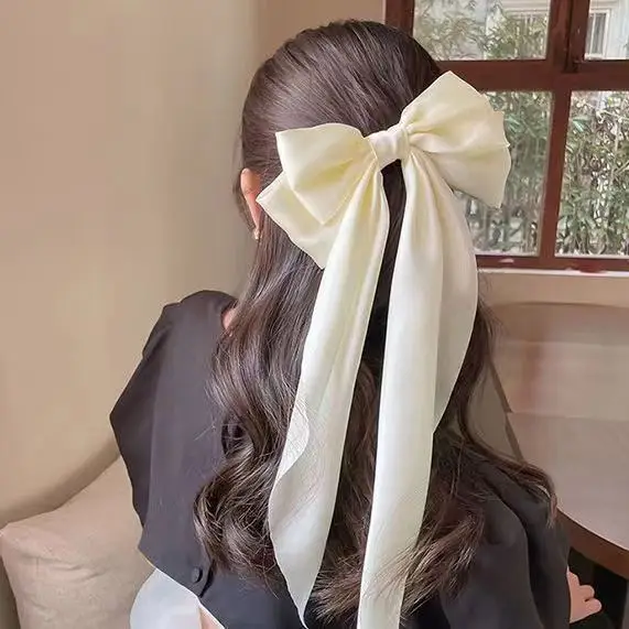 Pink Satin Hairpin with Vintage Bow Design - Image 3