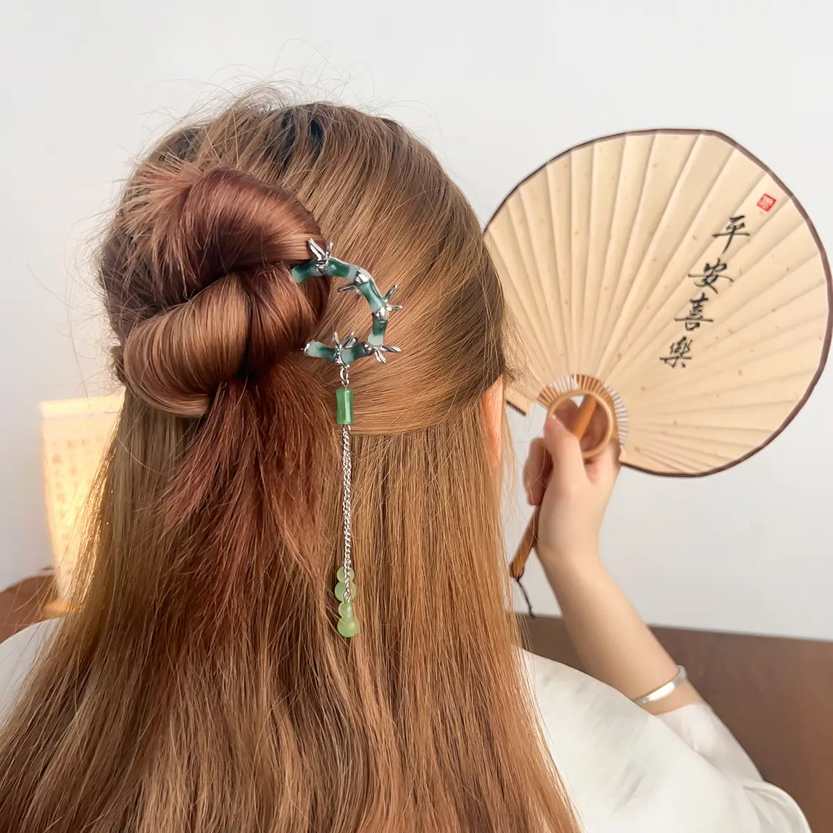 Elegant Green Bamboo Hairpin with Chain - Image 6