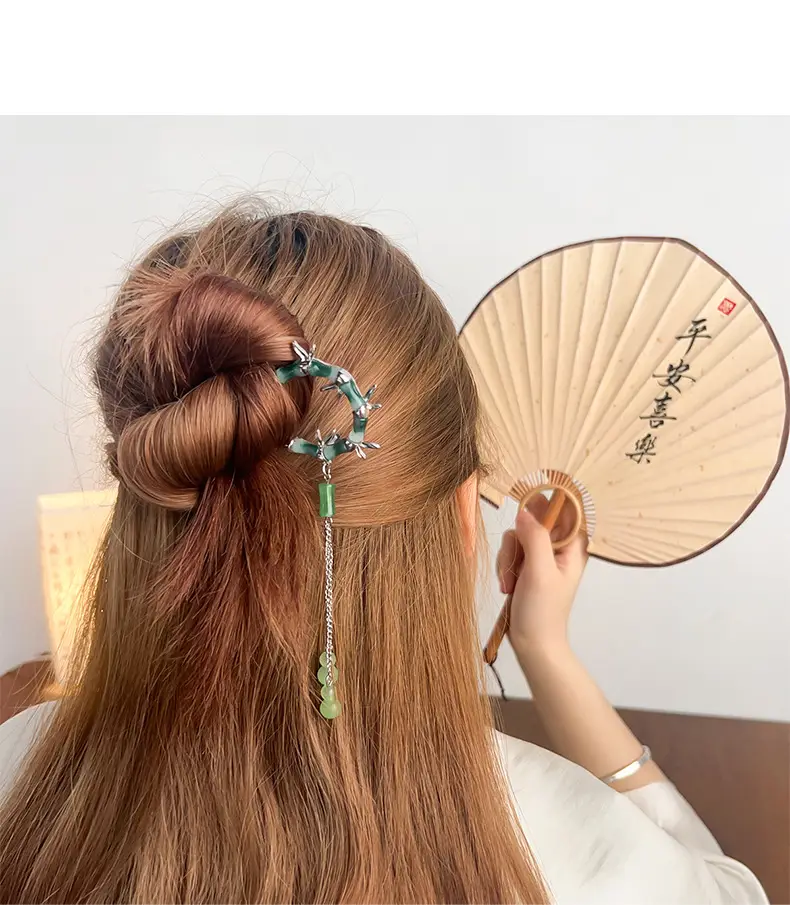 Elegant Green Bamboo Hairpin with Chain — feature 9