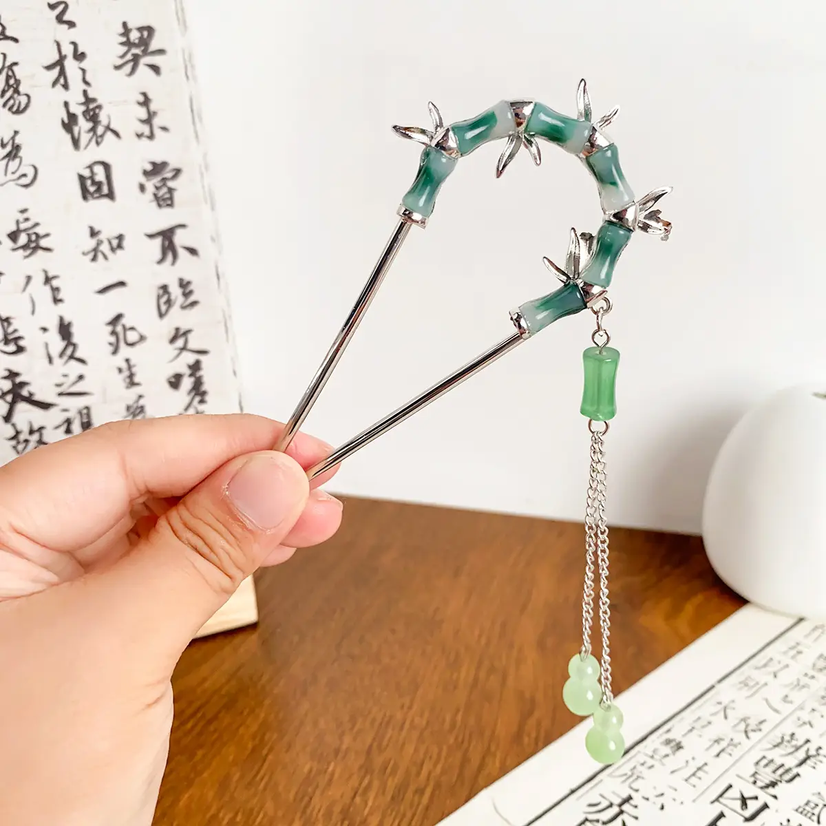 Elegant Green Bamboo Hairpin with Chain - Image 2