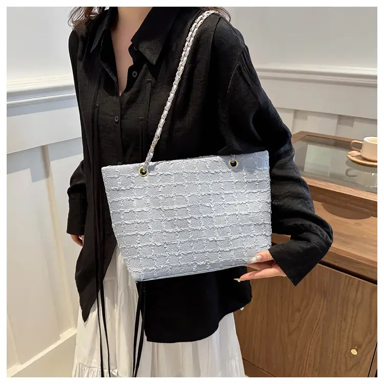 Women's Textile Chain Shoulder Bag Large Capacity 2024 — feature 10