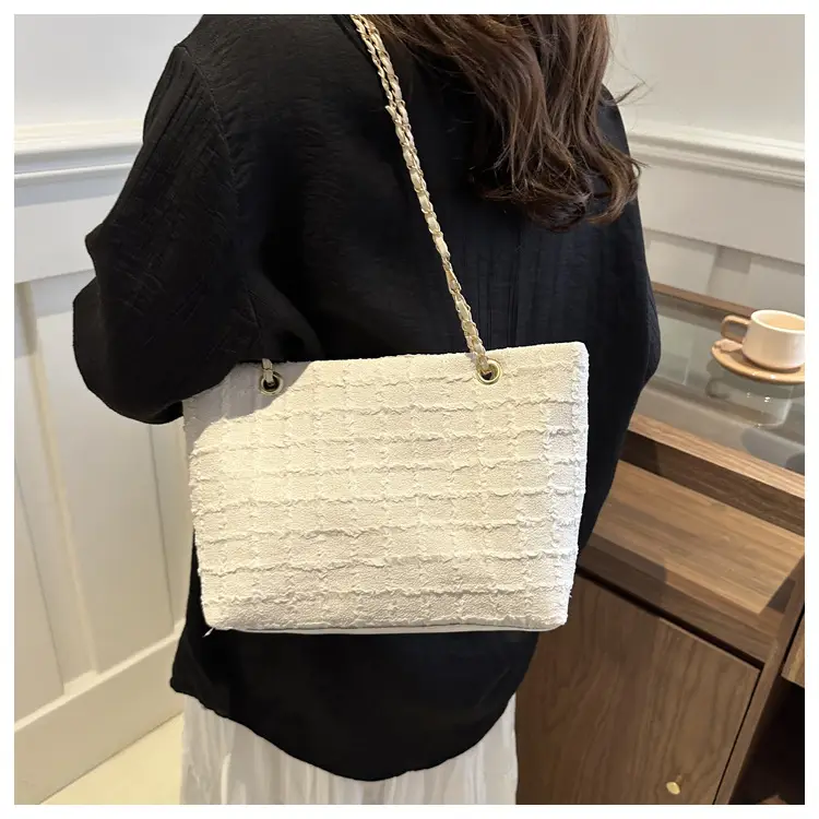 Women's Textile Chain Shoulder Bag Large Capacity 2024 — feature 7