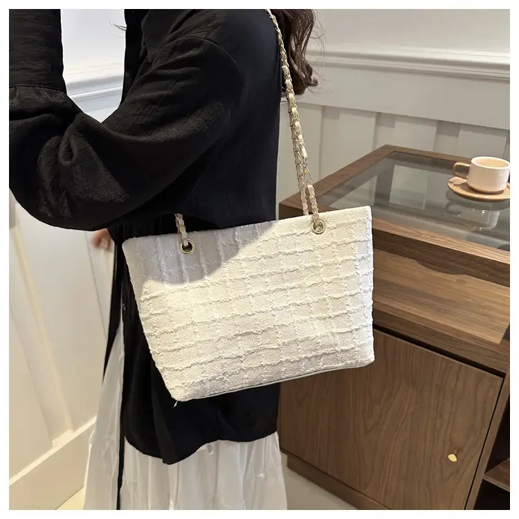 Women's Textile Chain Shoulder Bag Large Capacity 2024 — feature 8