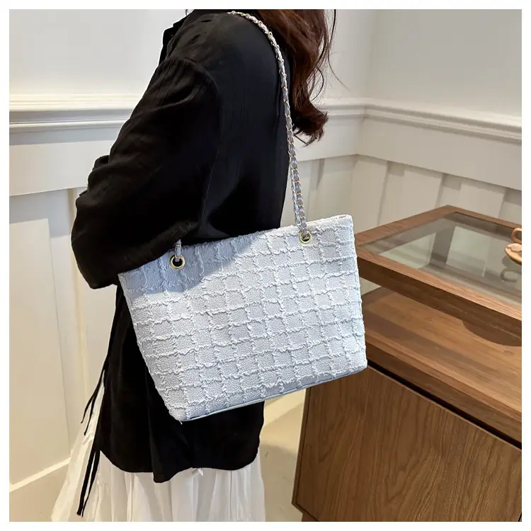 Women's Textile Chain Shoulder Bag Large Capacity 2024 — feature 9