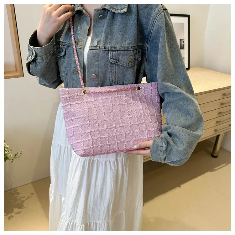 Women's New Style Textured Shoulder Bag with Gold Chain — feature 20