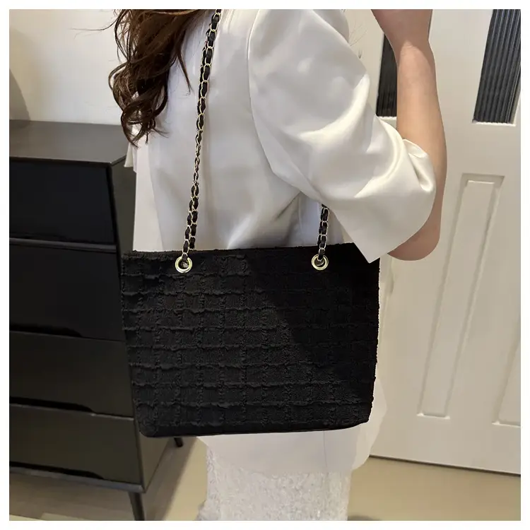 Women's New Style Textured Shoulder Bag with Gold Chain — feature 23