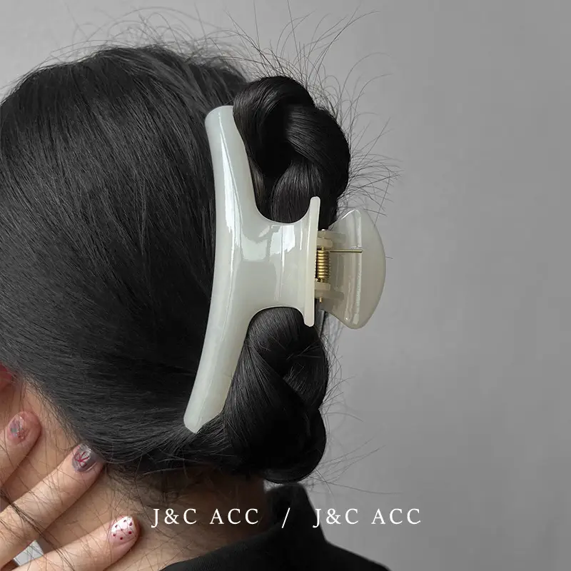 Black Korean Style Hair Clip with Large Curved Design - Image 8