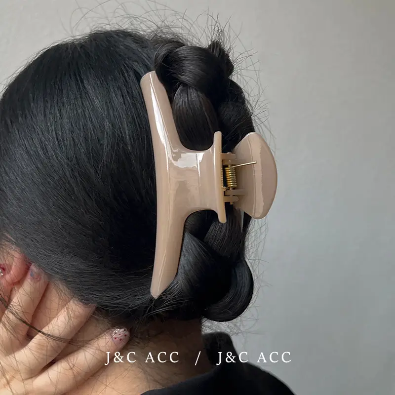 Black Korean Style Hair Clip with Large Curved Design — feature 22