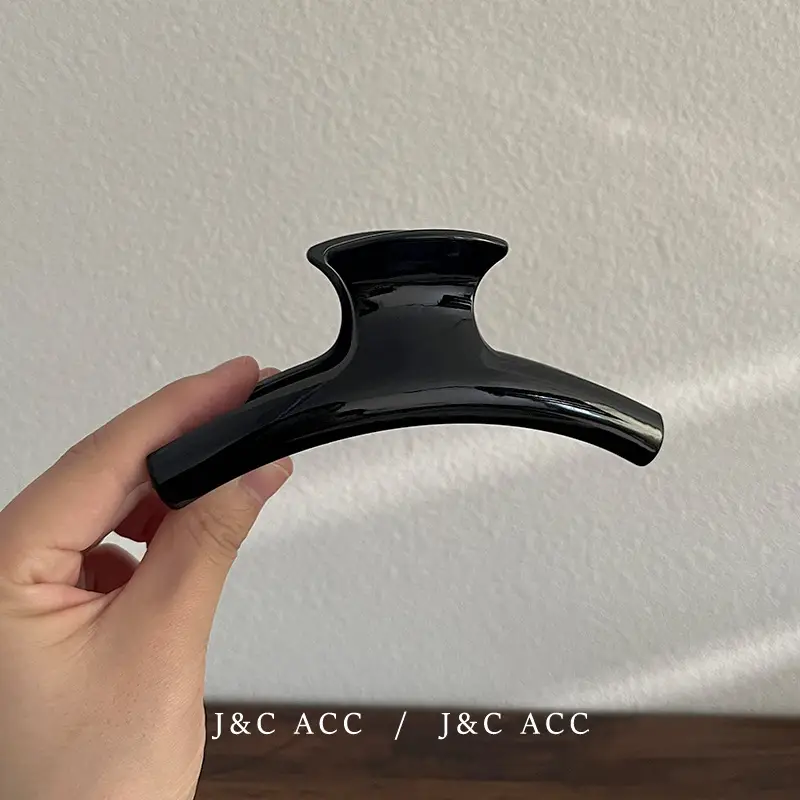 Black Korean Style Hair Clip with Large Curved Design — feature 25