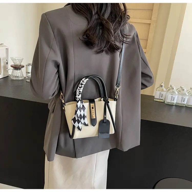 Women's Checkered Messenger Bag Summer 2024 — feature 20