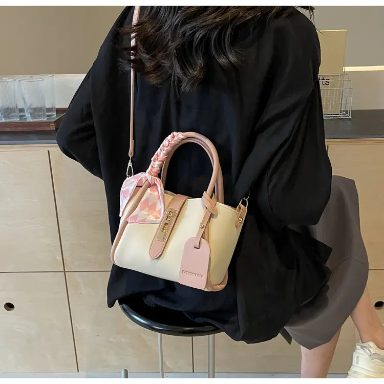 Women's Checkered Messenger Bag Summer 2024 — feature 23