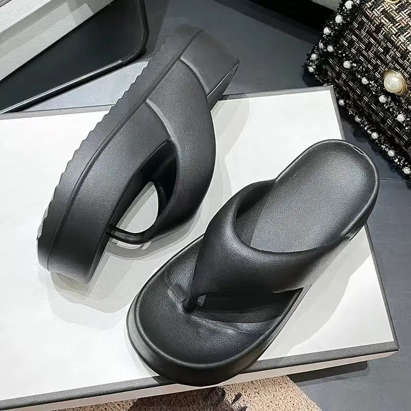 Thick-soled flip-flops for women's summer outdoor wear feeling of stepping on excrement increased fashion Joker soft-soled beach flip-flops batch - Image 2