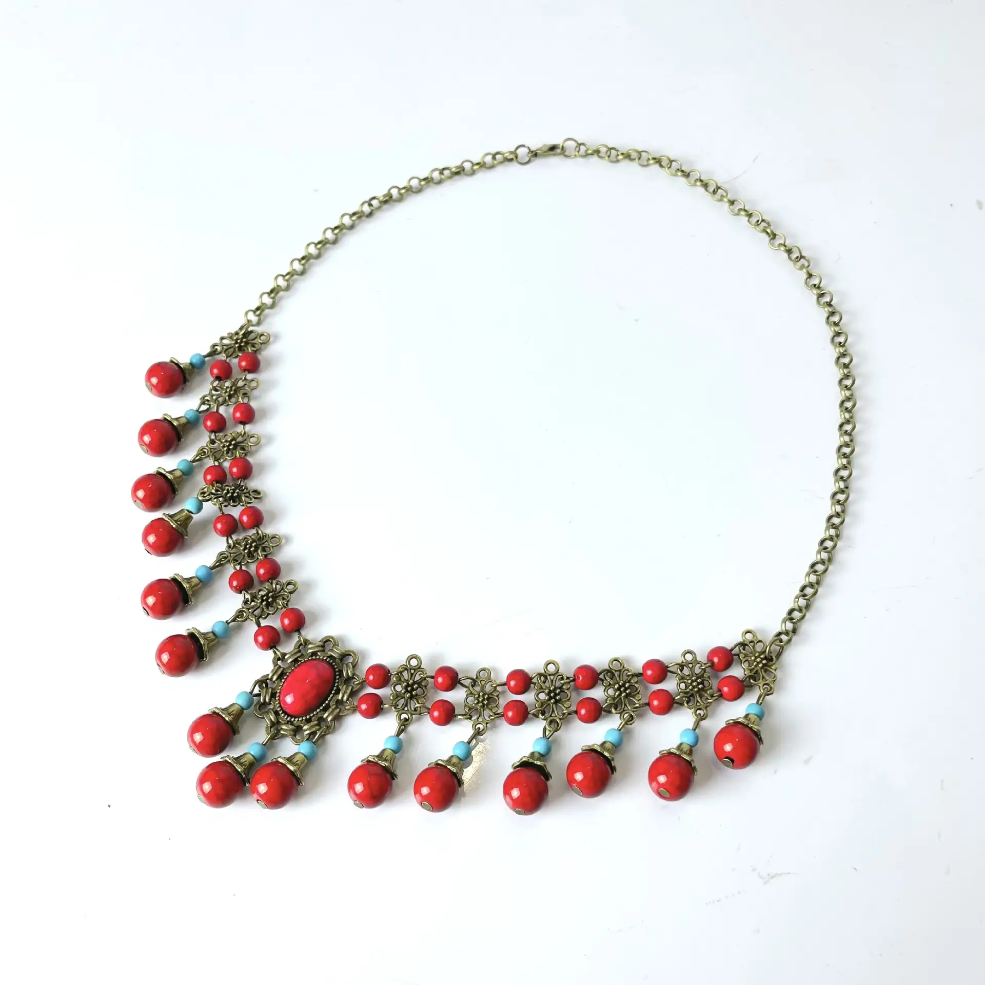 Retro Red Beaded Travel Eyebrow Pendant — feature 17