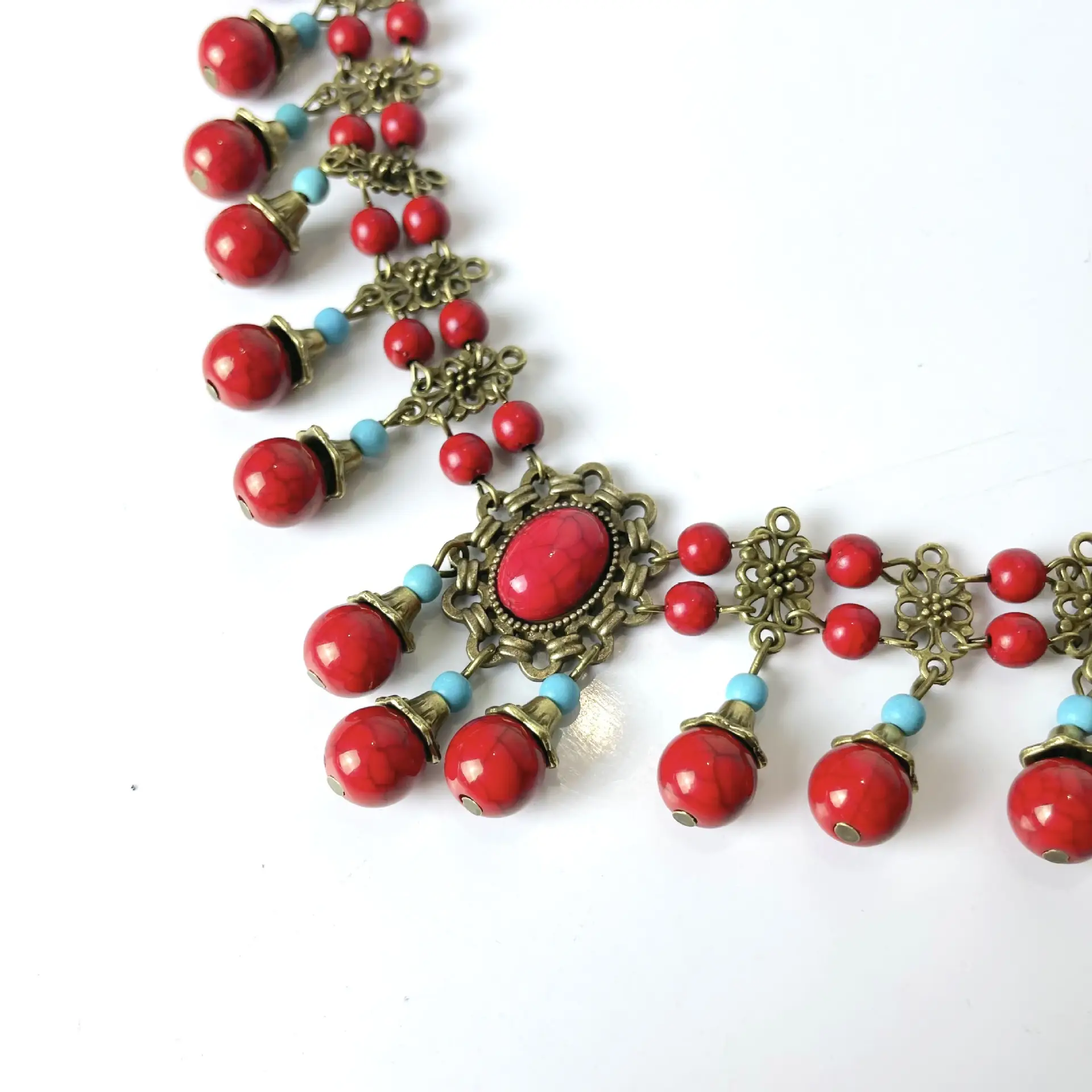 Retro Red Beaded Travel Eyebrow Pendant — feature 18