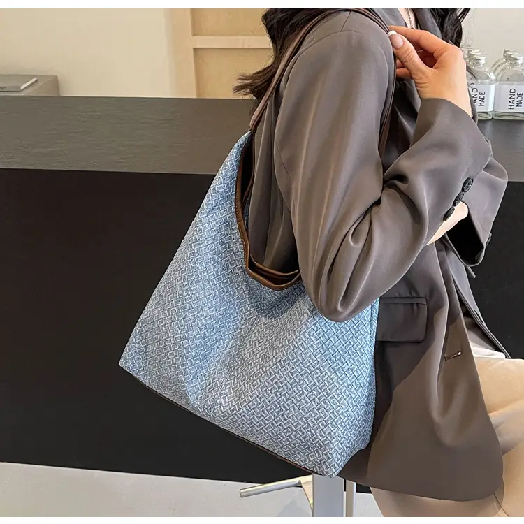 Women Textured Shoulder Bag 2024 Beige — feature 14