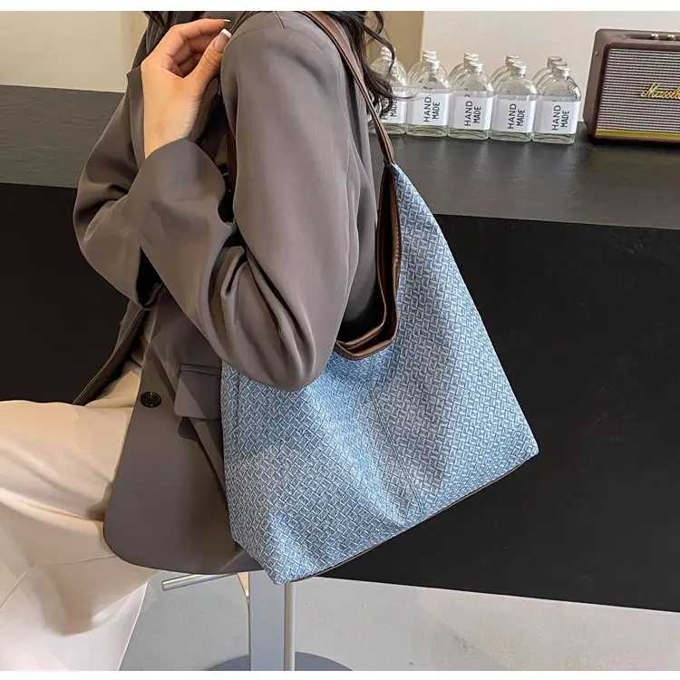 Women Textured Shoulder Bag 2024 Beige — feature 15