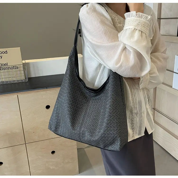 Women Textured Shoulder Bag 2024 Beige — feature 7