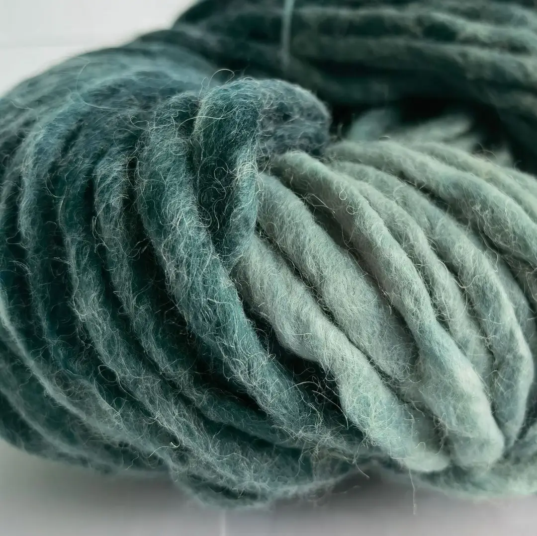 Spot Icelandic Wool Yarn Acrylic Ice Strip Hand-Knitted DIY Thick Wool Ball Hat Doll Blanket Knitted Fancy Yarn