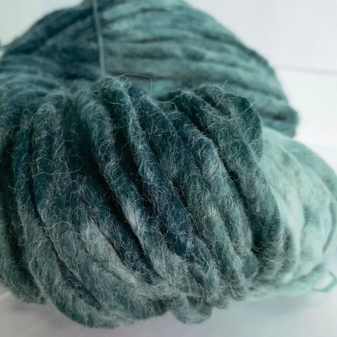 Spot Icelandic Wool Yarn Acrylic Ice Strip Hand-Knitted DIY Thick Wool Ball Hat Doll Blanket Knitted Fancy Yarn