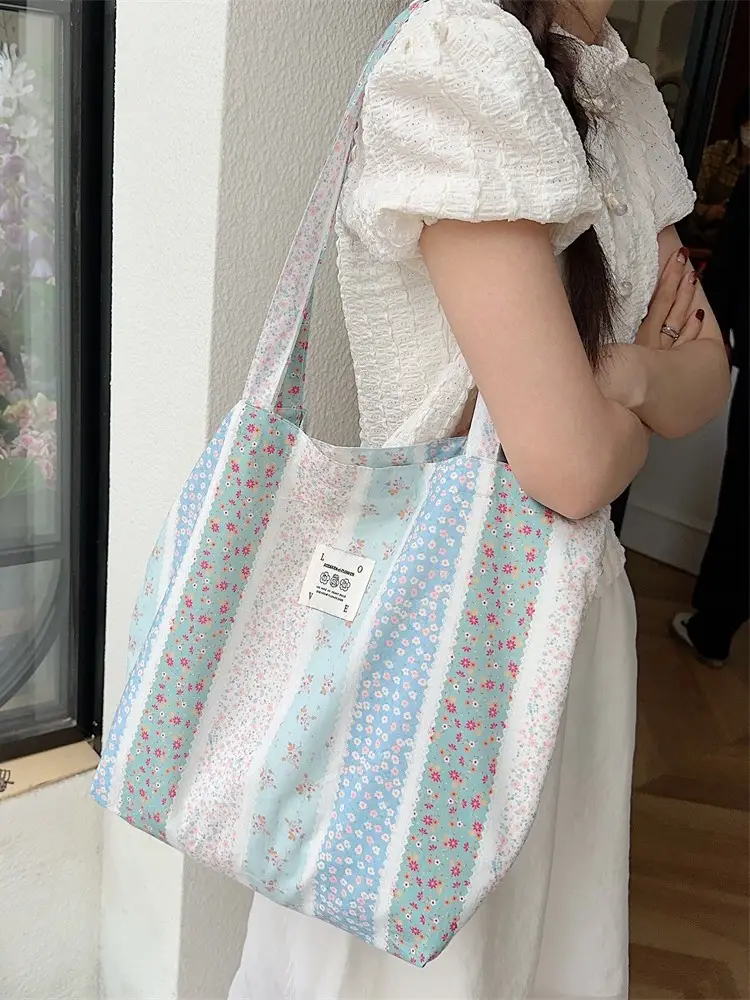 Women's Romantic Floral Canvas Shoulder Bag - Image 3