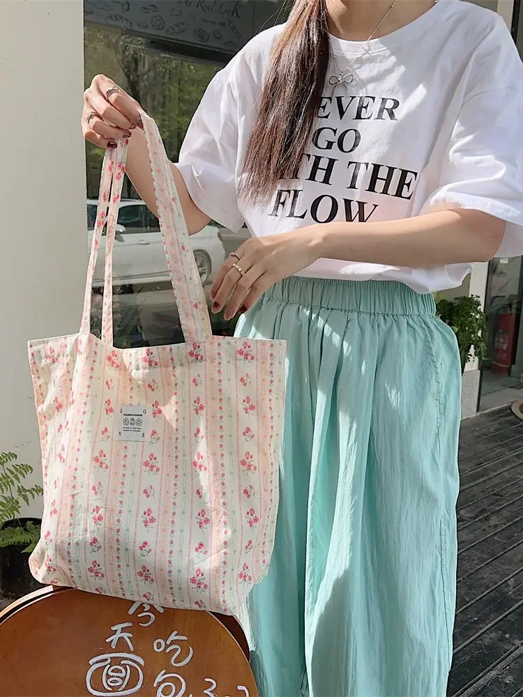 Women's Romantic Floral Canvas Shoulder Bag - Image 5