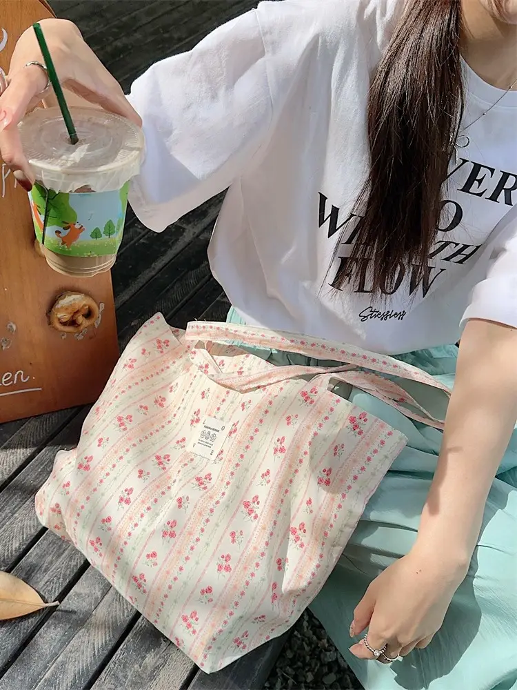 Women's Romantic Floral Canvas Shoulder Bag - Image 7