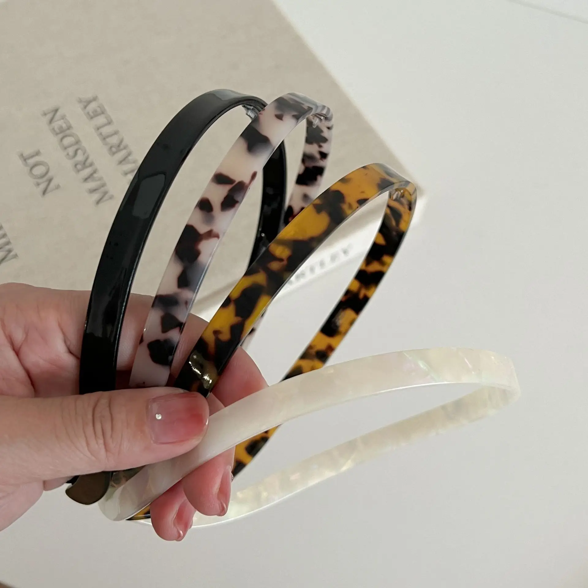 Women Acetate Hair Band with White Headband 2024