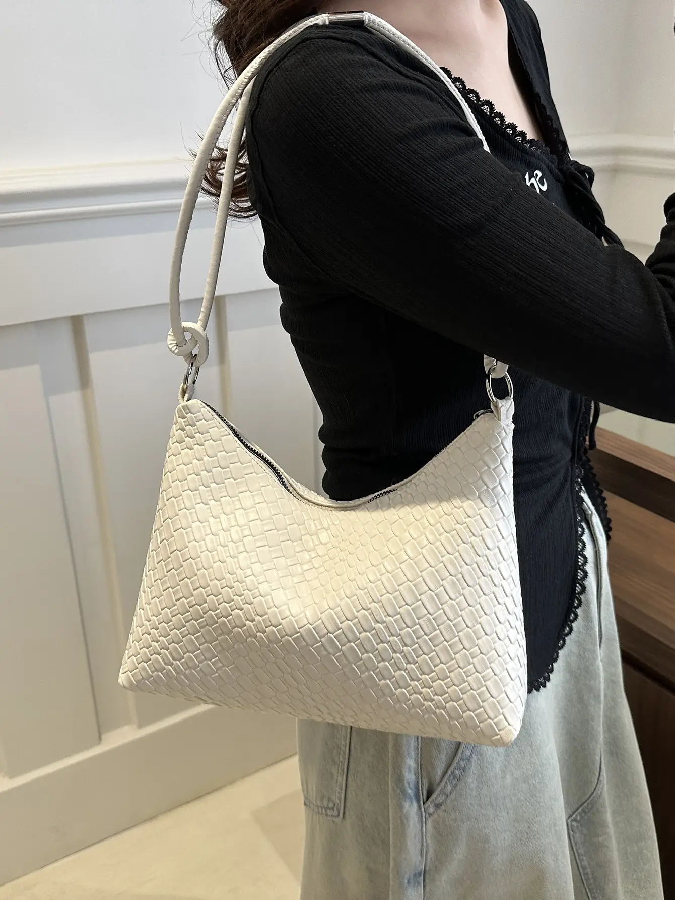 White Woven Women's Large Capacity Handbag - Image 6