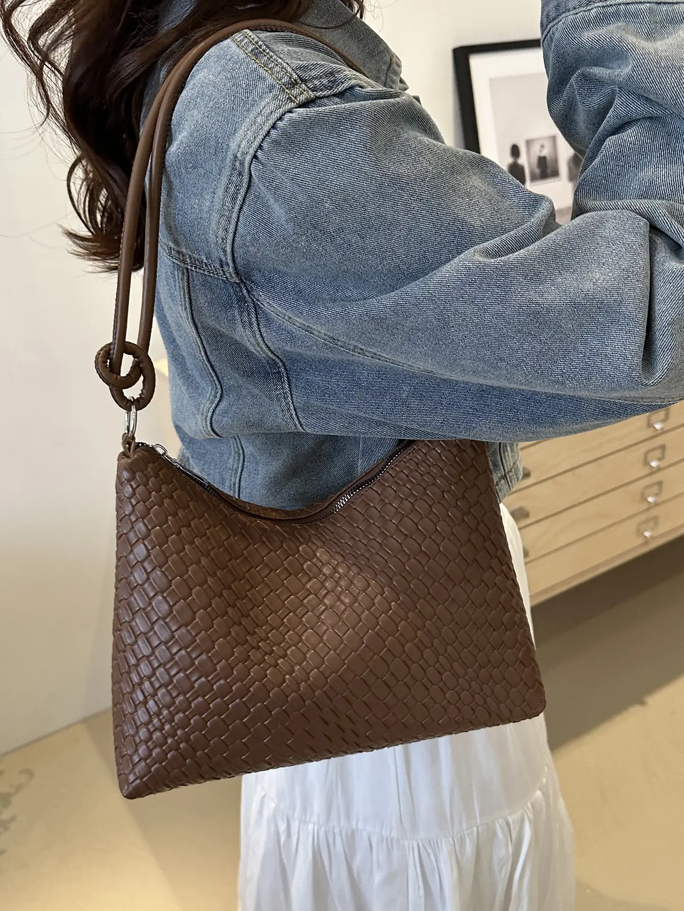 White Woven Women's Large Capacity Handbag - Image 7