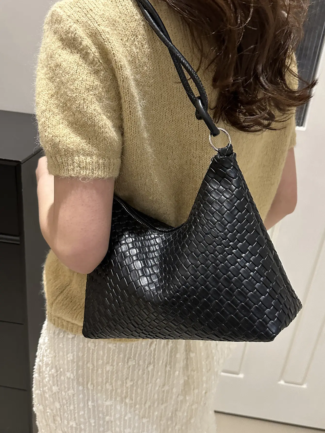White Woven Women's Large Capacity Handbag - Image 8