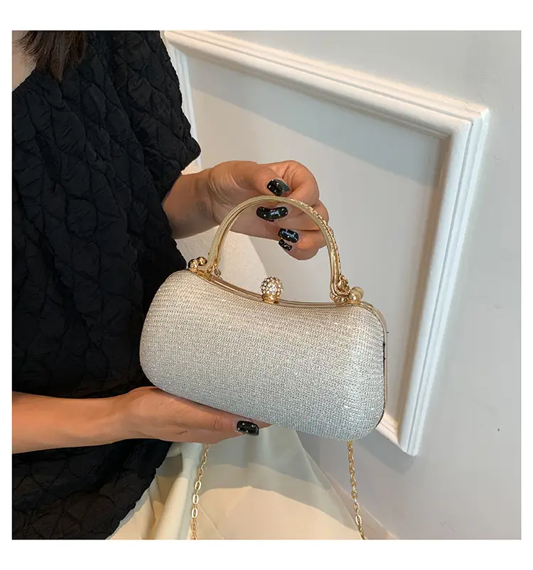 2024 Women's Silver Textured Chain Crossbody Bag — feature 12