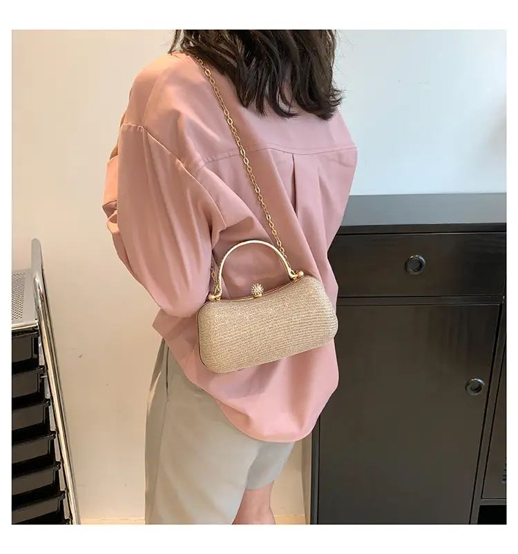2024 Women's Silver Textured Chain Crossbody Bag — feature 22