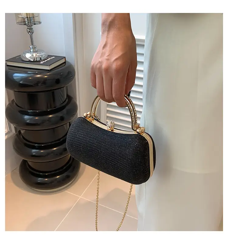 2024 Women's Silver Textured Chain Crossbody Bag — feature 8
