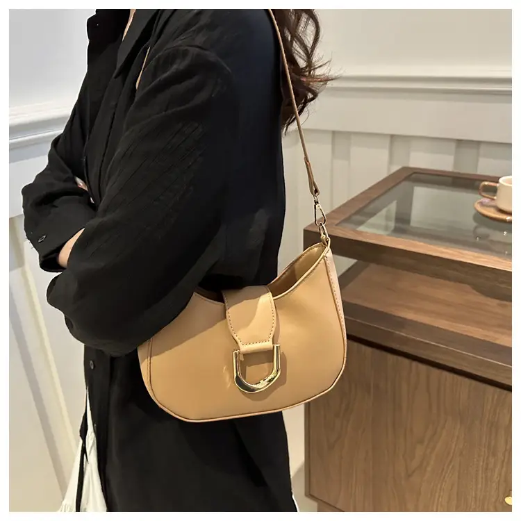Vintage Women's Shoulder Bag Black 2024 Spring Summer — feature 13