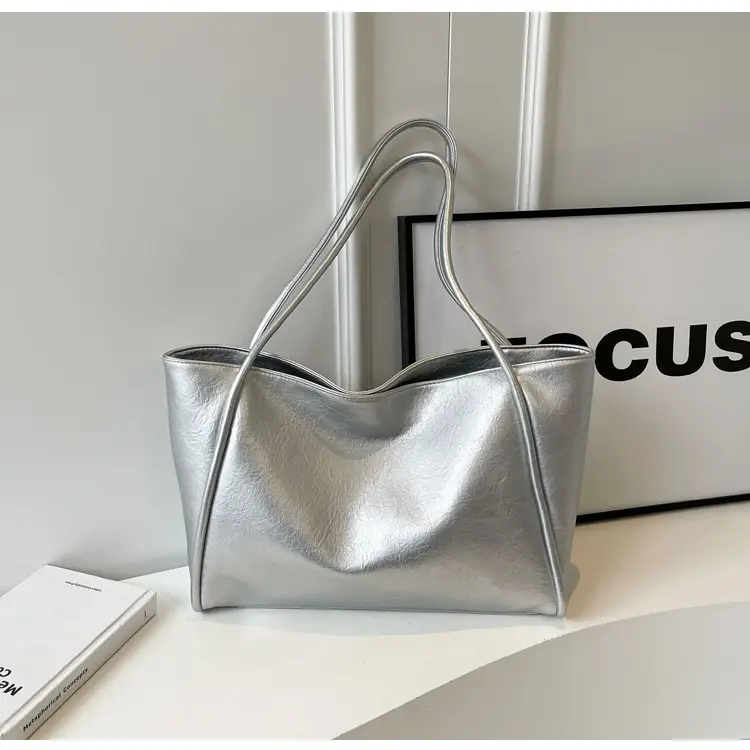 Black Leather Tote Bag for Women Summer 2024 — feature 17
